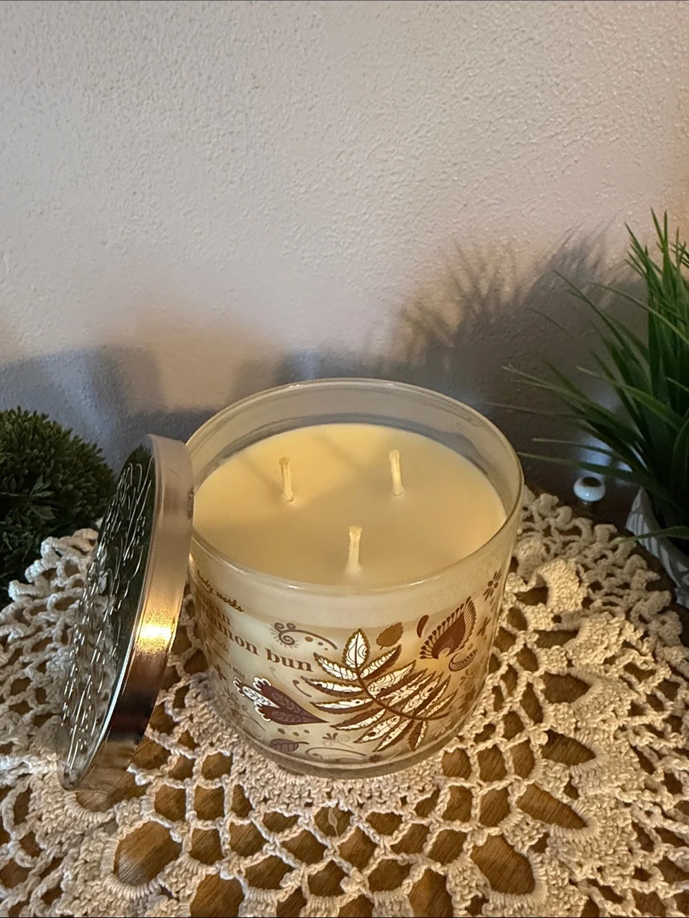Pumpkin Cinnamon Bun Scented Candle - Cream - Picture 3 of 4